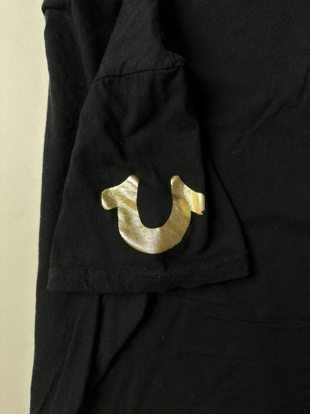 True Religion Shirt Mens Large Black Gold Logo Short Sleeve V Neck Tee Cotton